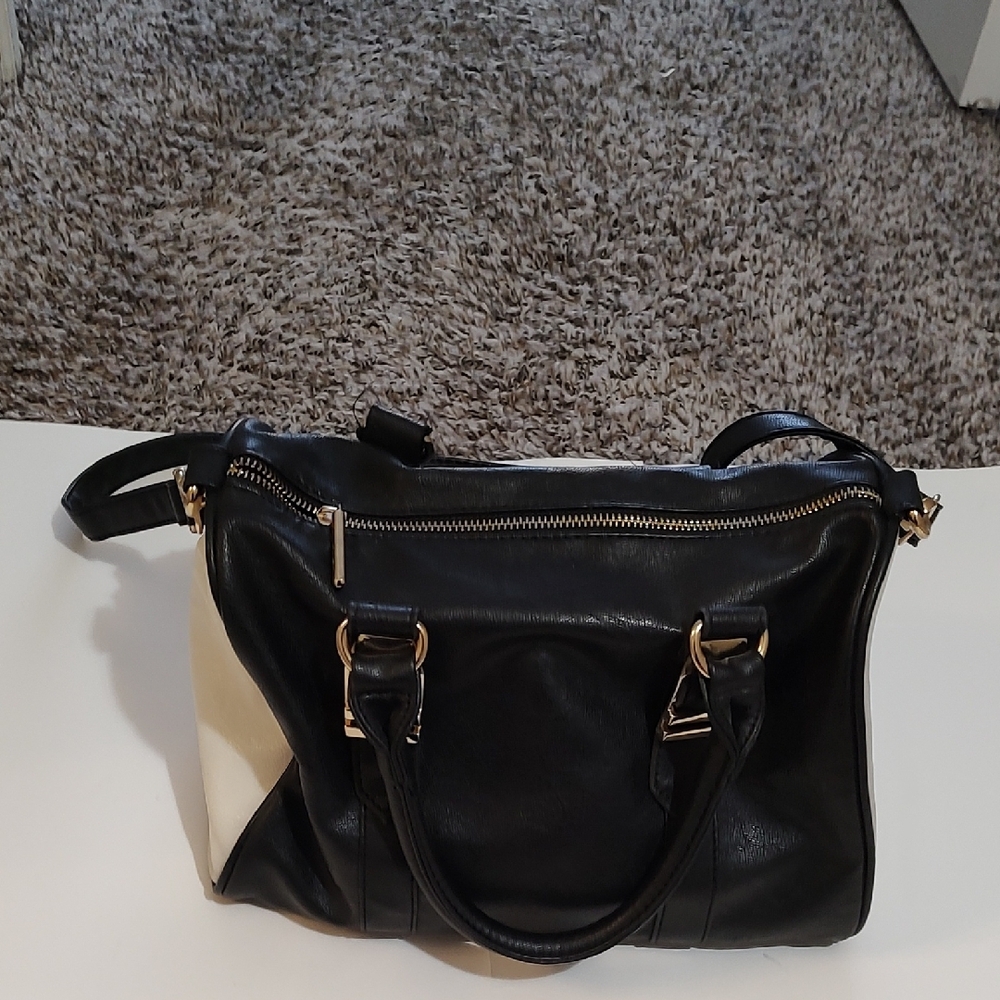 Black and Cream Leather Handbag. Make An Offer.